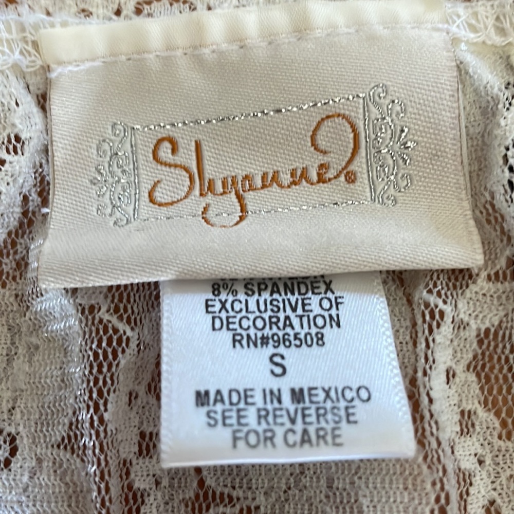 Shyanne Brand Gathered Waist V Neck Long Sleeve Lace Top- S - Picture 3 of 3